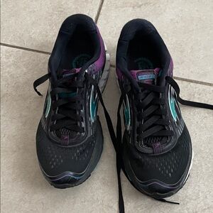 Brooks Black and Teal Athletic Shoes